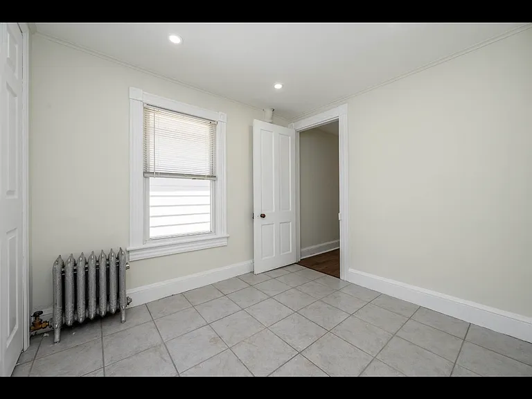 230 John St #2 — Photo 31
