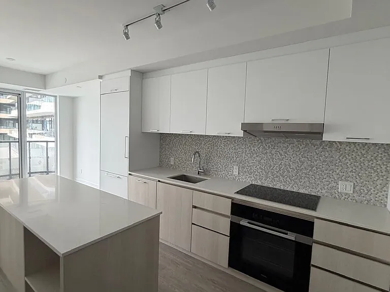 8188 Yonge St #327 — Photo 4