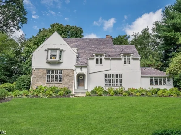 14 Edgewood Dr, Summit City, NJ 07901