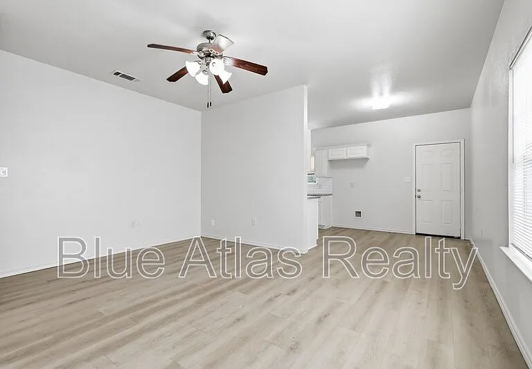 908 Drexel St #B — Photo 5