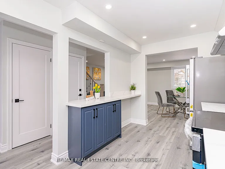 35 Feltre Ave — Photo 6