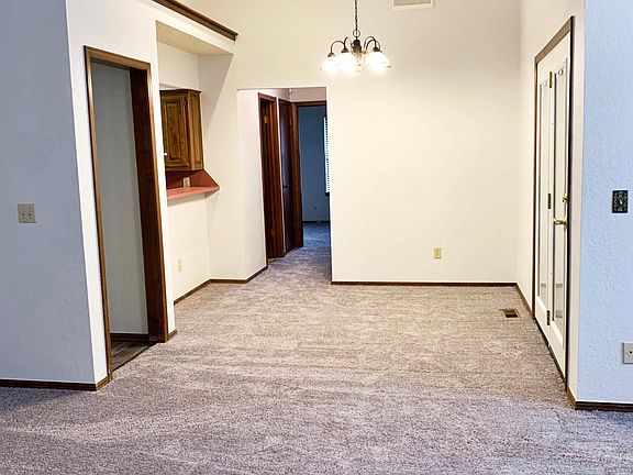 5th image of 804 NE 17th Ct