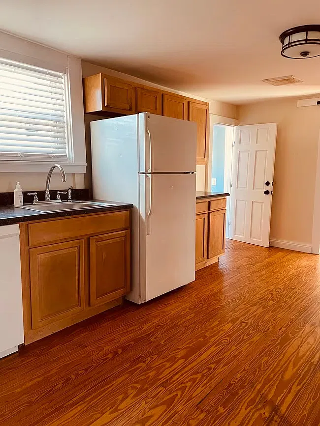 2 bed, 1000 sqft, $1,950 — Photo 2
