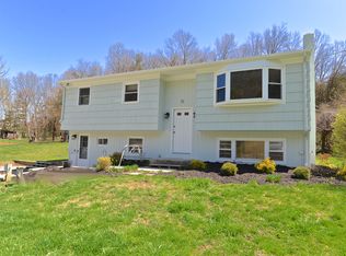11 Hillside Ct, Brookfield, CT 06804