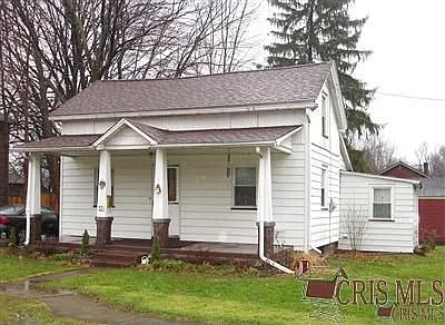 48 Maple St photo 1