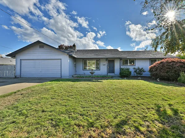 1221 Adele Dr, Grants Pass, OR 97526