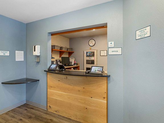 Lobby and Guest Check-in