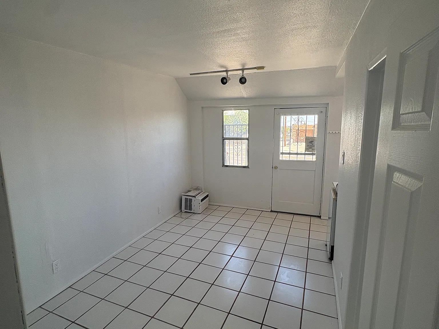 1 bed, 700 sqft, $850 — Photo 2