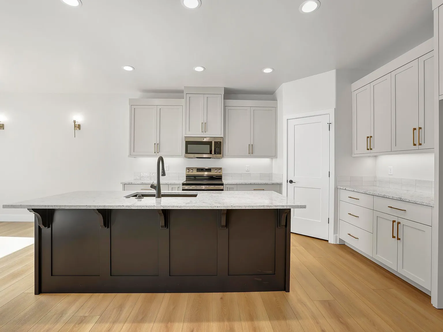 4 bed, 2.5 bath, 1679 sqft, $2,250 — Photo 4