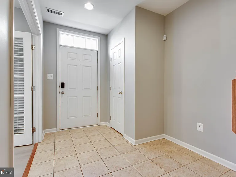 1739 Theale Way — Photo 6