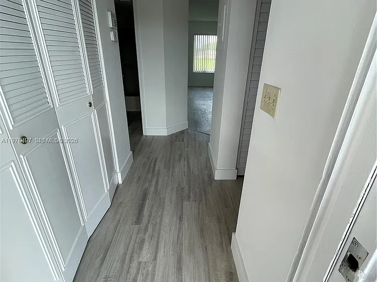 918 Twin Lakes Dr #8-M — Photo 3
