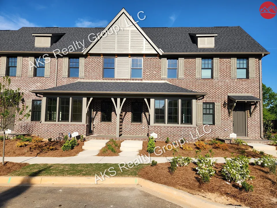 1202 Windsor Sq
