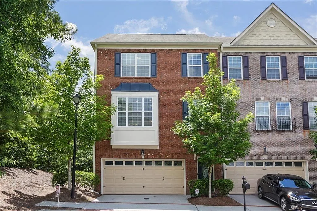 3 bed, 3.5 bath, 2190 sqft, $2,600 — Photo 1