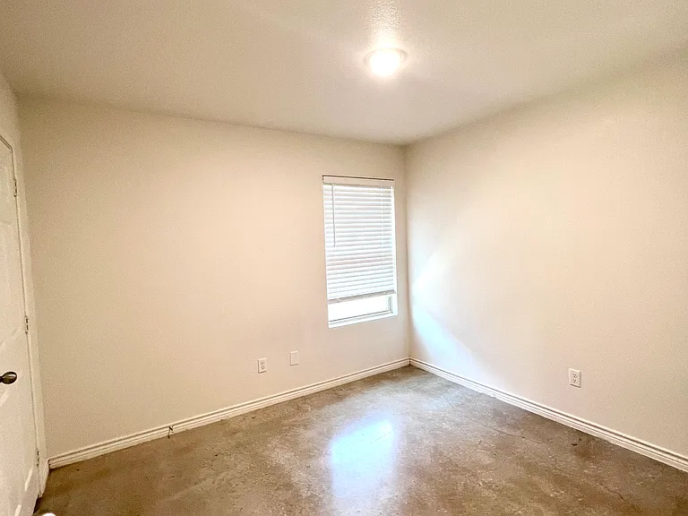 2313 Zanoletti Dr #B — Photo 28