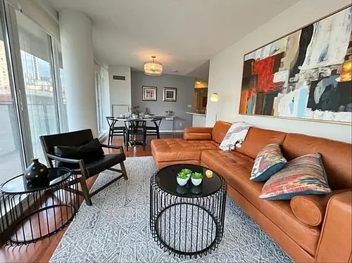 111 Elizabeth St Photo 1