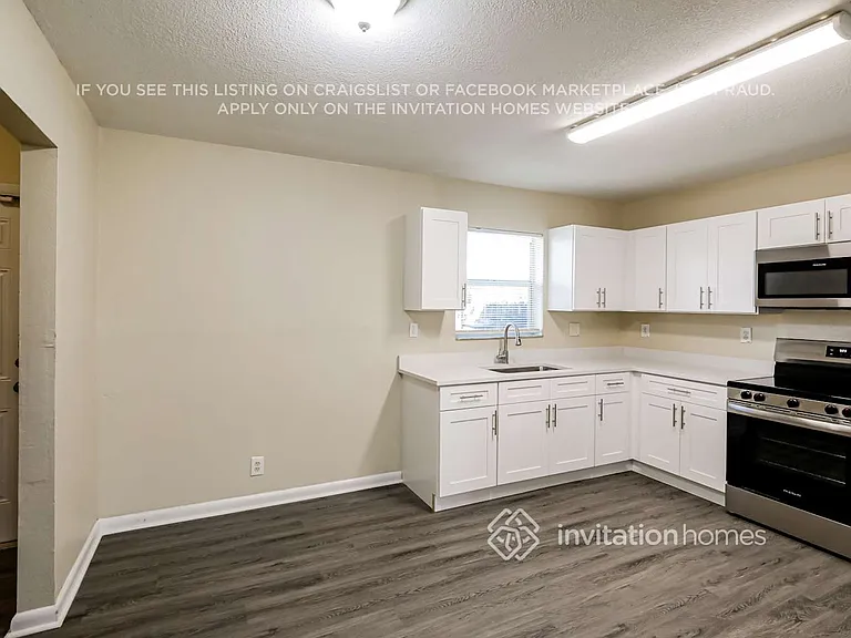 7645 NW 32nd Pl — Photo 5