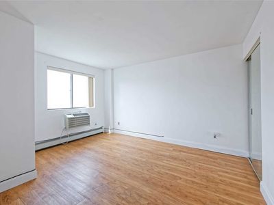 6522 38th Ave APT 4A, Woodside, NY, 11377