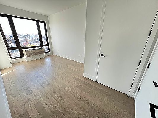 4th image of 635 4th Ave #907