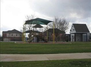 1001 Raspberry Ln, Desoto, TX 75115