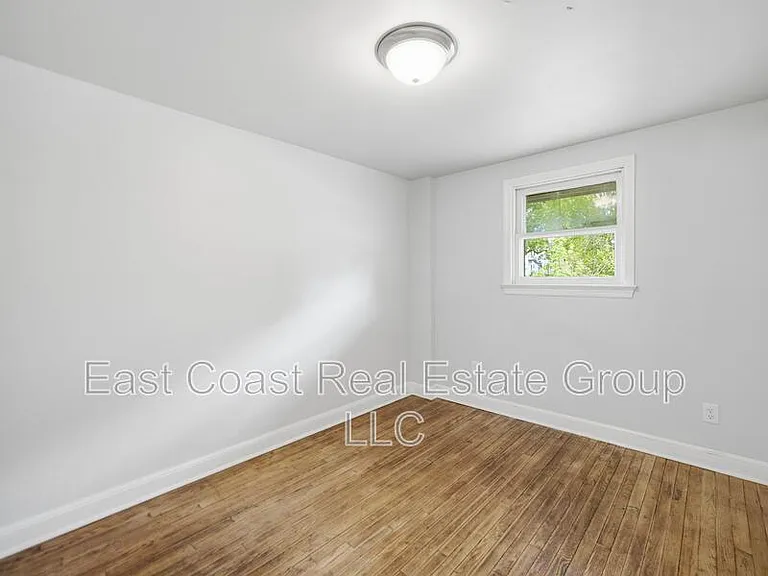 430R N Locust St — Photo 10