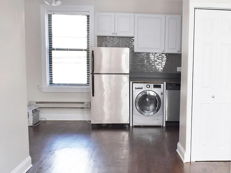 3841 N Greenview Ave #1W — Photo 3
