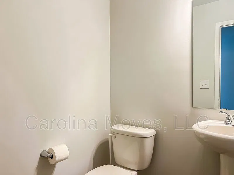 4 bed, 2.5 bath, $1,870 — Photo 4