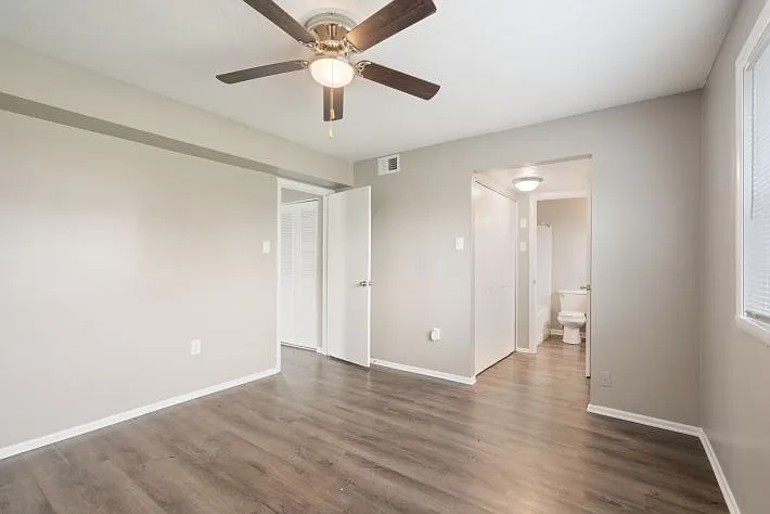 Flats at Greentree — Photo 14