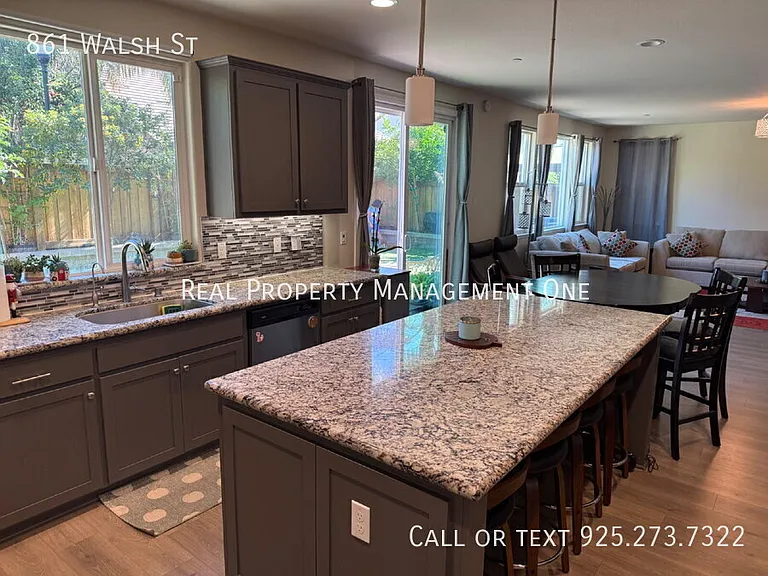 861 Walsh St — Photo 10