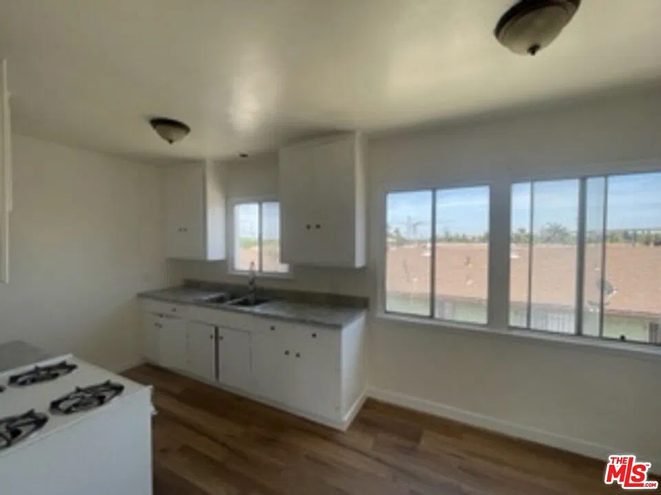 2 bed, 1.0 bath, 950 sqft, $2,450 — Photo 2