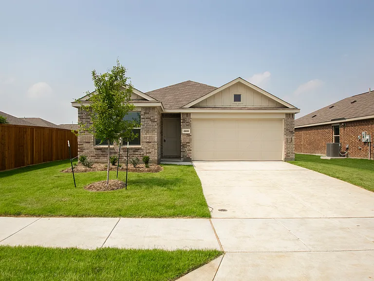 2905 Kings Table Ct — Photo 1