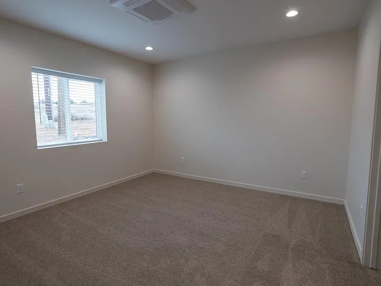 725 W 6th St S — Photo 3