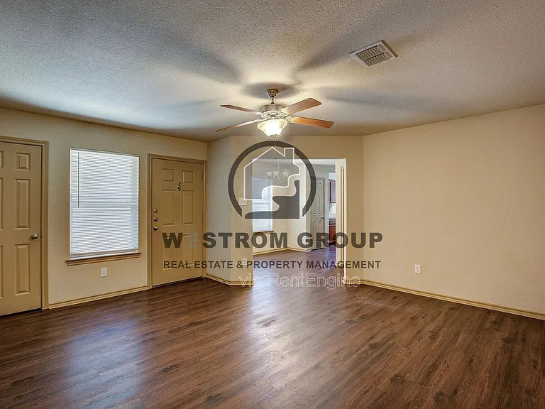 10721 Deauville Dr — Photo 8