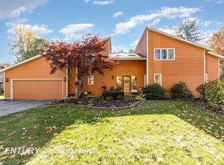 4909 Oakridge Dr, Midland, MI