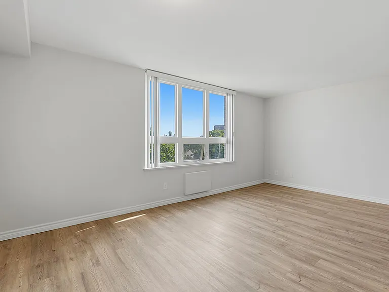 8325 Riverside Dr E — Photo 13