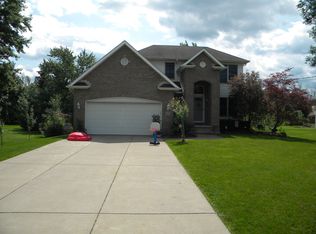 2458 Niagara Rd, Niagara Falls, NY 14304