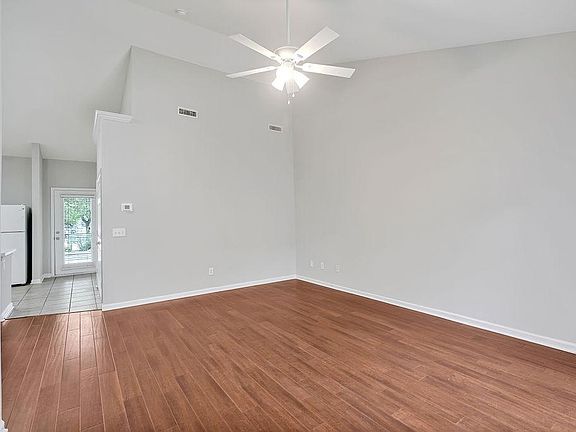 5th image of 3925 Spicetree Dr