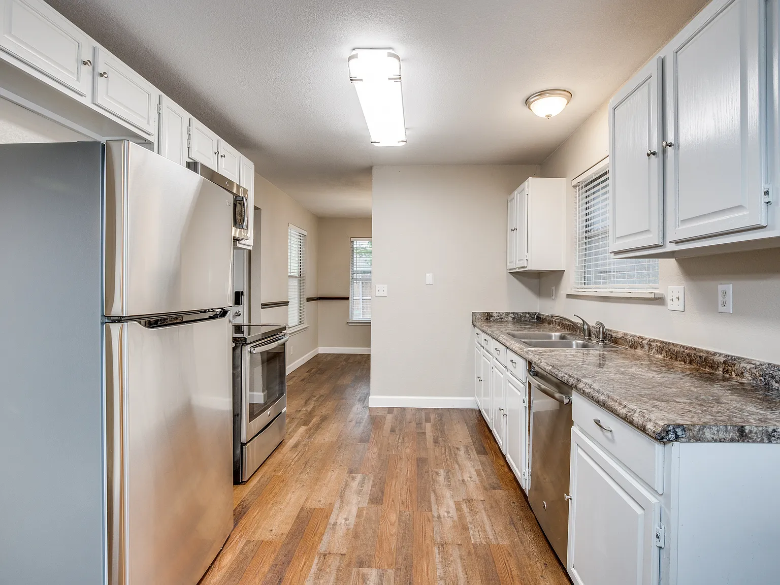 Fort Worth, TX - House - $2,095.00 Available June 2024 — Photo 4
