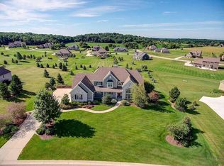N65W28109 Forest Ridge Cir, Sussex, WI 53089