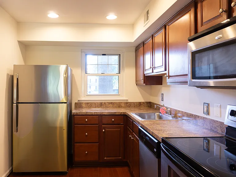 37 Winston Ct #37 — Photo 3