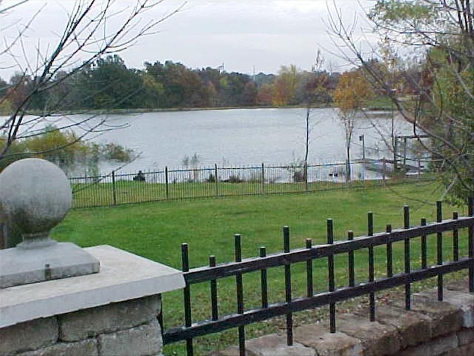 Lake View - Side Entry