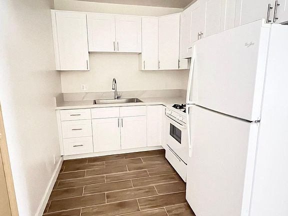 4th image of 619 S Normandie Ave APT 3