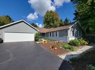 141 S Harrison St, Geneva, IL 60134