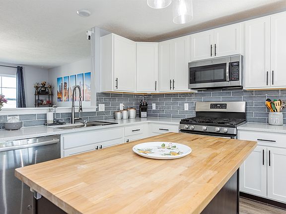 3rd image of 4621 Trotters Pointe Cir