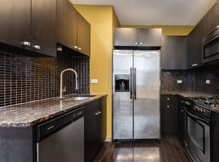 206 W Division St #2R, Chicago, IL 60610