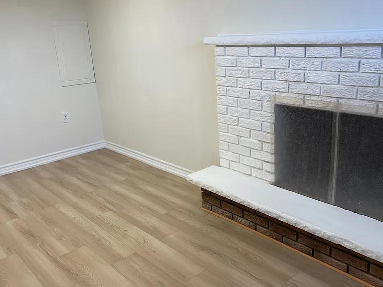 166 Collings Ave — Photo 2