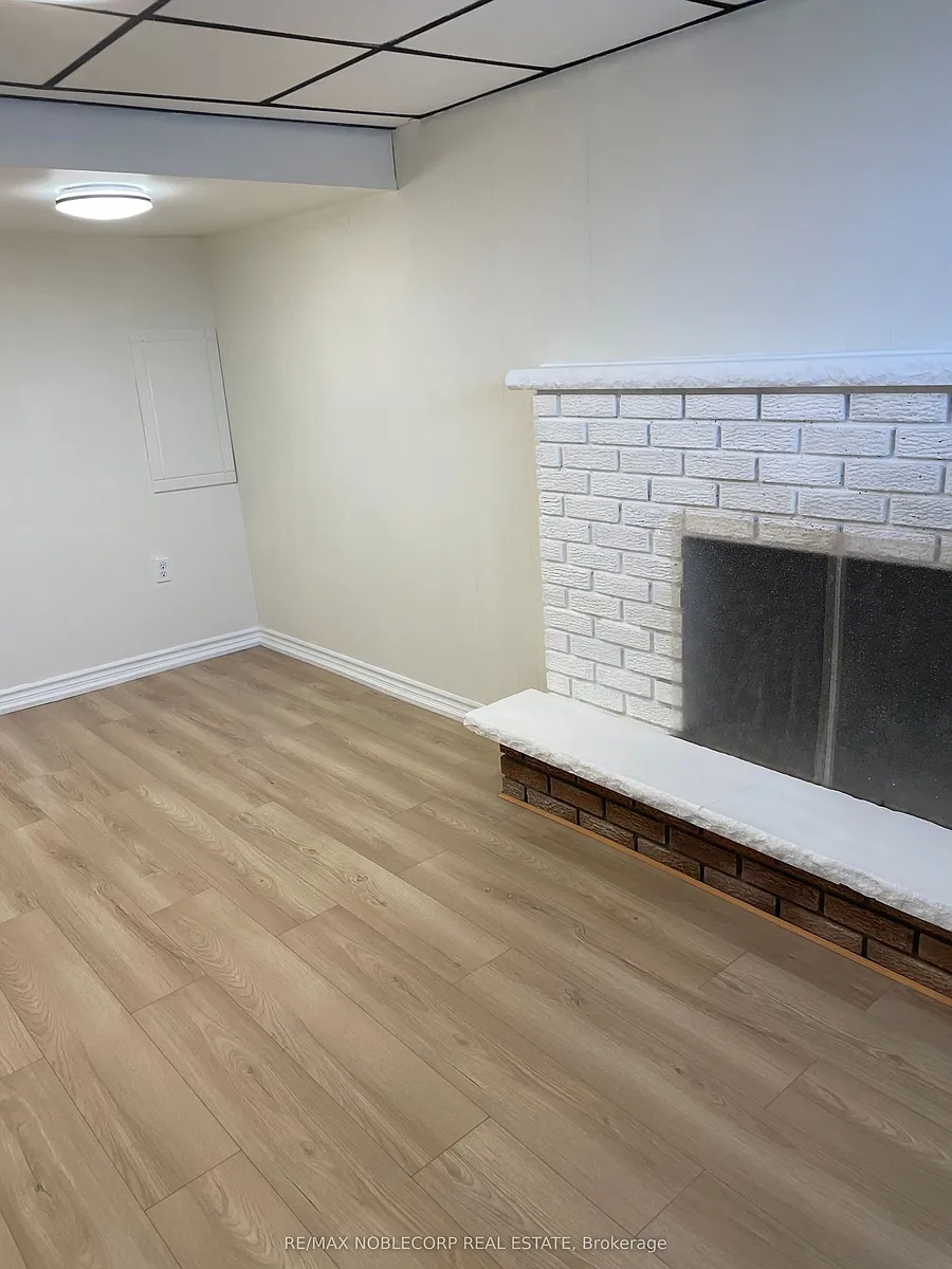 Building Photo - 166 Collings Ave