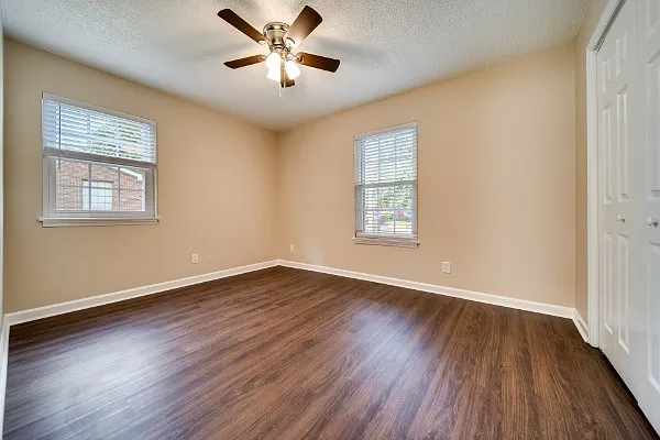 1184 Meadowview Dr — Photo 14