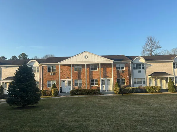 3212 Wilshire Ln Unit E12, Oakdale, NY 11769