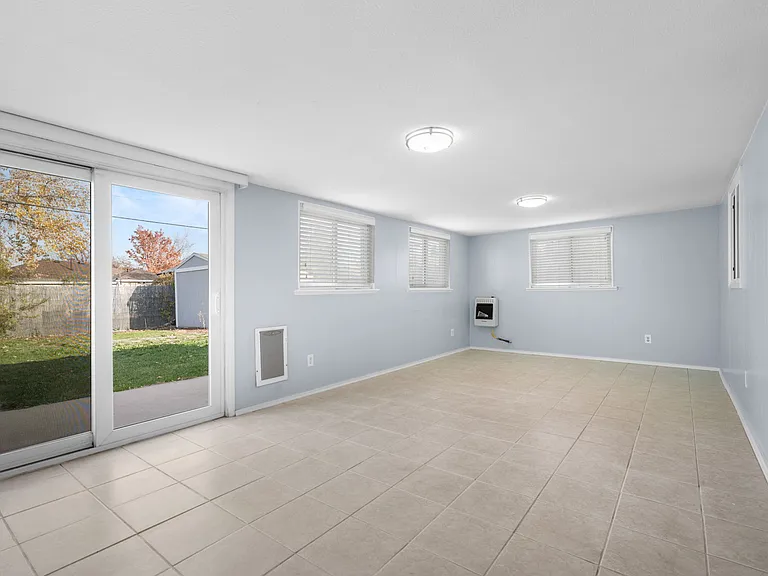 1060 Uvalda St — Photo 12