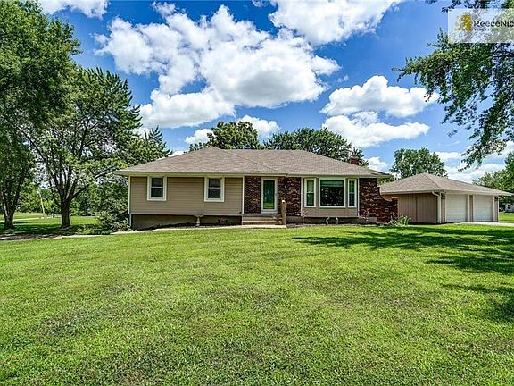 Great curb appeal. Corner Lot.